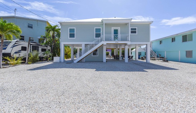 Beautiful 3 bed 2 bath canalfront home with great boating access