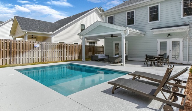 Beautiful 4 bedroom home with a pool!