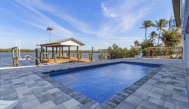 Beautiful 5/3 Pool, Saltwater Cove, Sleeps 10!
