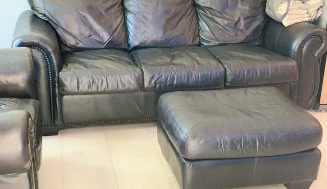 Beautiful Apartment 1BR+1Bath. Centrally located. Extra sofa bed