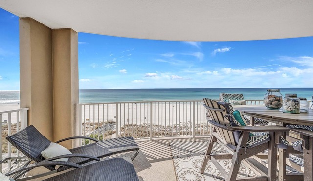 Beautiful beach front condo! 5th floor, end unit! Huge oversized balcony!