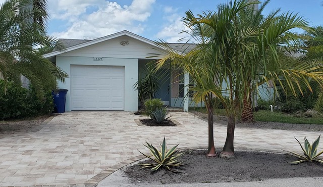 Beautiful, cozy, clean & fresh house on a canal with private ramp, spce to moore