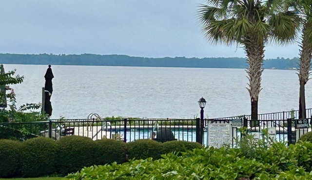 Beautiful, ground level 3-bedroom condo with pool on scenic Lake Marion