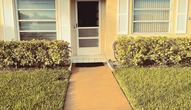 Beautiful modern townhome in BOCA RATON!