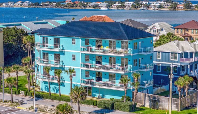 Beautiful, Newly Renovated, Pet Friendly Condo with Stunning Gulf Views!