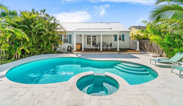 Beautiful remodeled home with pool and spa, 1 mile to the beach!