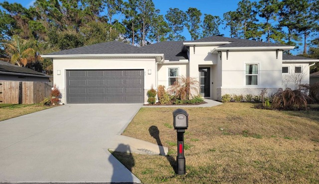 Beautiful & Spacious 4-bedroom 3 Bath house in lovely Palm Coast