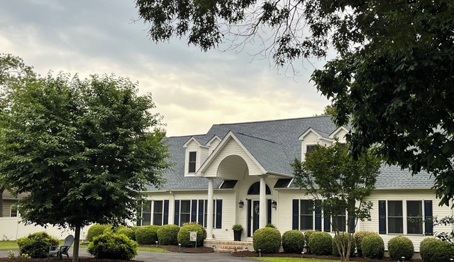 Beautiful, Spacious, Pet Friendly Home - 2 Miles from the Beach! in Ocean View