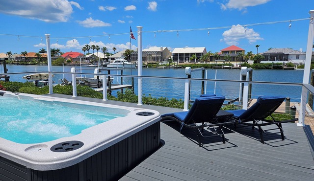 Beautiful Waterfront Home w/Access to Bay, Swim Spa Pool, Hot Tub, Boat Dock.