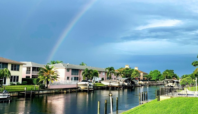 Beautiful waterfront condo 1200 sf