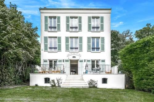 Before making request, read my profile host at bottom of page # House, garden, Eiffel Tower, Palace of Versailles in Sèvres
