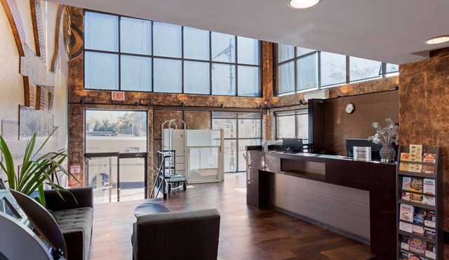 Best Western Plus Brooklyn Bay Hotel