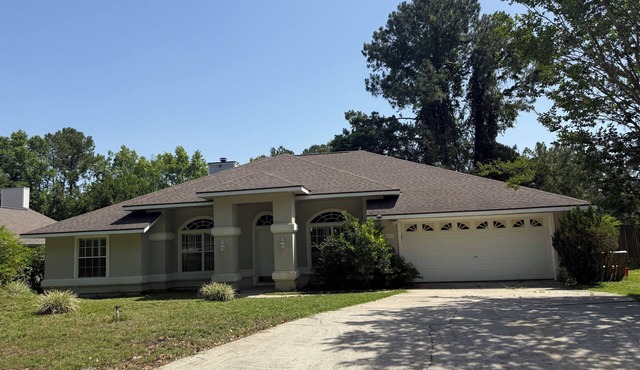 Big 4-bedroom home minutes from North Fl, Shands, Oaks Mall & Ben Hill Stadium