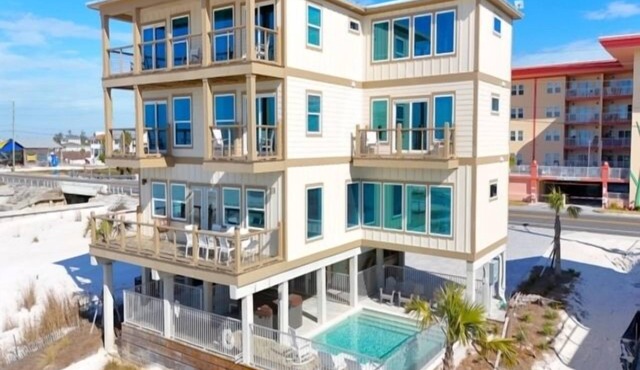 Birds Nest- GULF FRONT 8BR/8.5BA House with private heated POOL, Hot Tub, Views from every room