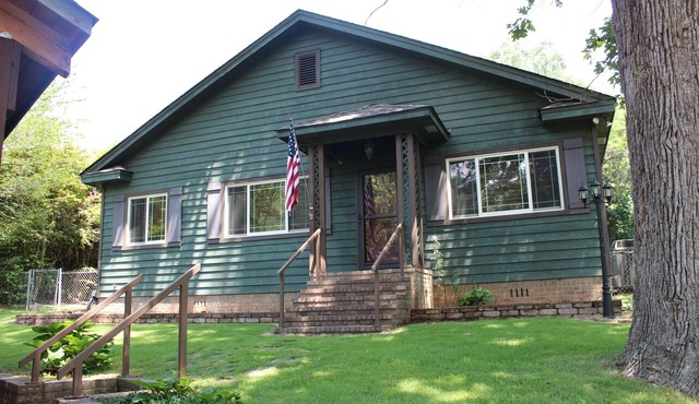 Blue Creek Hideaway- 2BR Cabin located on Lake Mitchell, AL