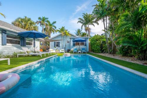 Blue Water Bungalow - Chic Palm Beach Vibes