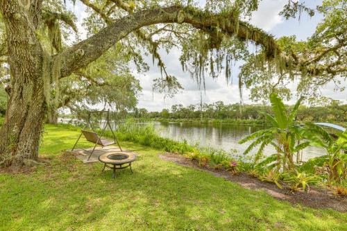 Boat Lift & Private Dock: Riverfront LaBelle Gem
