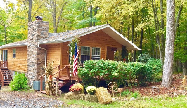 Bob's Big Woods Bungalow - 3 Bedrooms-3 Bath - A/C and Wifi