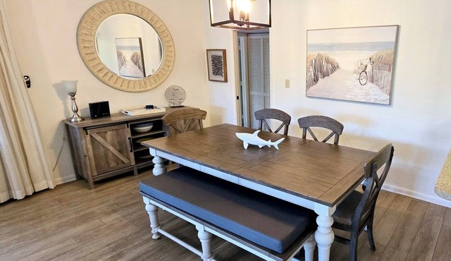 Bonita Bay Retreat -Charming 2-bed condo with WiFi, AC, Beach Access via Shuttle