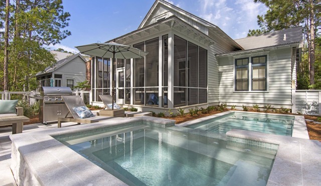 Book a Fall Getaway Today! Forest District! Low-Speed Vehicle! Private Pool! Bike to Seaside!