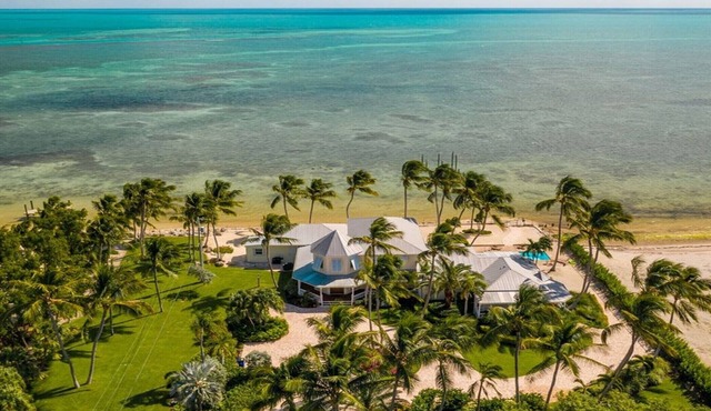 Booking heavily for 2027 and 2028! - Stunning Oceanfront Estate - Private Pool