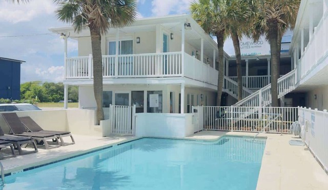 Boutique on the beach, Studio #107 + Pool
