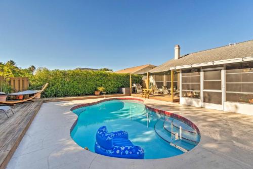 Bradenton Retreat w/Backyard Oasis: Near Beach!