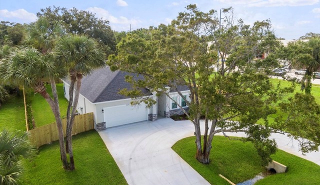 BRAND NEW 4/2 HOME BUILT 2023 CLOSE TO EVERYTHING RV/BOAT PARKING