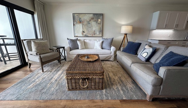 "Breakers East 1002"~ Remodeled 3 Bedroom/2 Bath Beach setup included