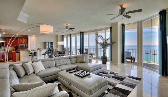 Breathtaking Penthouse in the Heart of PCB. Treat the family, vacation in luxury