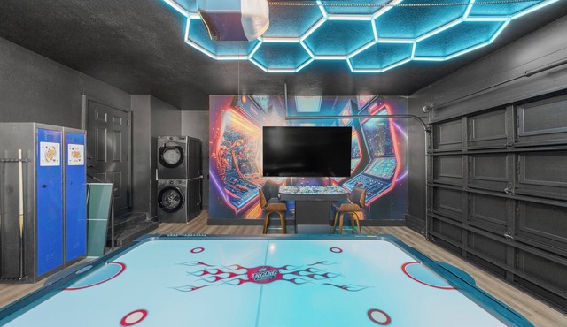 Brick City Playhouse · Game Room · Private Pool & Hot Tub · 4BR · WEC & Springs
