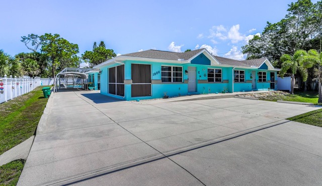 Bright home with W/D, AC, WiFi, pool, grill, & ping pong - near beach & dogs OK