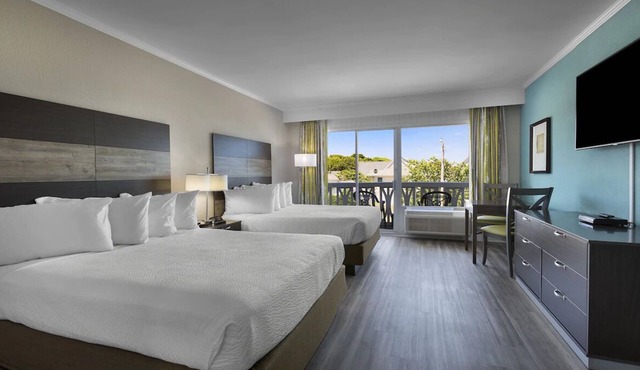 Bright Ocean View Room Near Boardwalk, Pool & Dining – Myrtle Beach