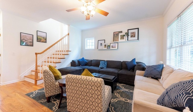 Bright, Spacious Home Perfect for Groups and Families: 4BR, 5 Beds in Charlottesville