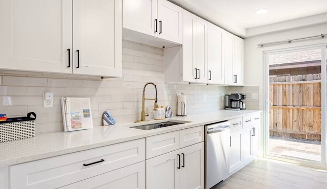 Brizzy 2BR/2BA Near Park Ave and Rollins, Perfect for Families and Long Stays.