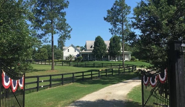 Bucolic rural getaway in the heart of Aiken's premier horse community.