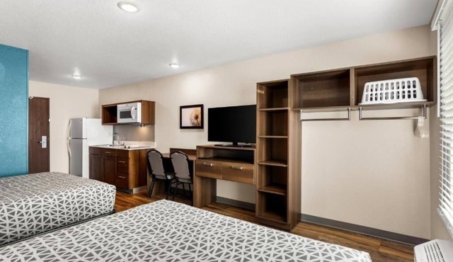 Budget Conscious Room w/Full Kitchen & Laundry Service - Off I-95