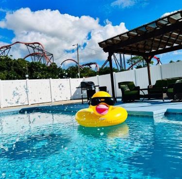 Busch Gardens Deluxe Edition w/heatedpool
