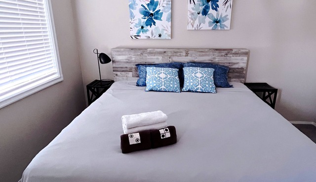 Calgary- single room &private bathroom close LRT&free parking in Calgary