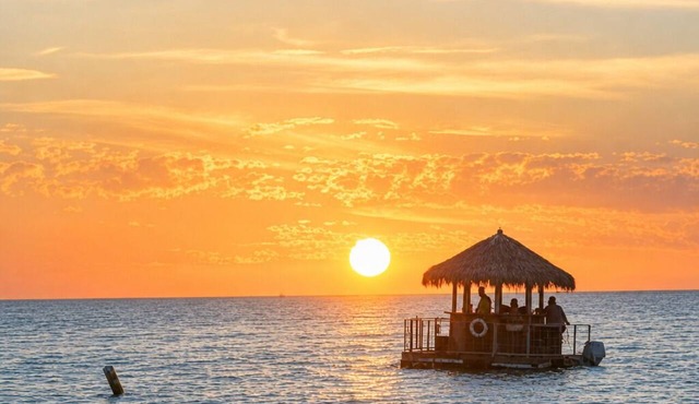 Calming Coastal Studio-Steps to Madeira Beach
