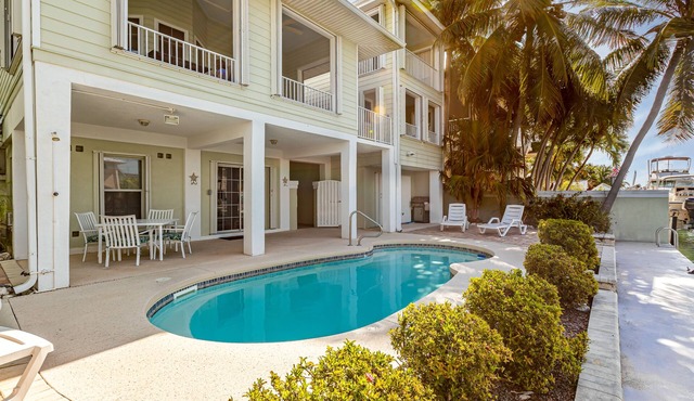 Canalfront house with private pool, WiFi, private washer/dryer, and central AC