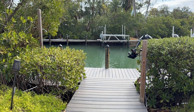 Canalfront Siesta key entire King suite