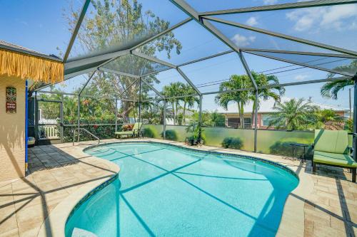 Cape Coral Home w/Screened Porch: 4 Mi to Beach!