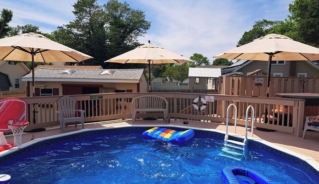 Cape May/Walk to the Bay Beach/Pool/Hot Tub/2 Kings/Sleeps 14/DogsOK in Lower Township