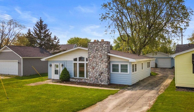 Cardinal Cottage Retreat! 4 Homes Away from beach!