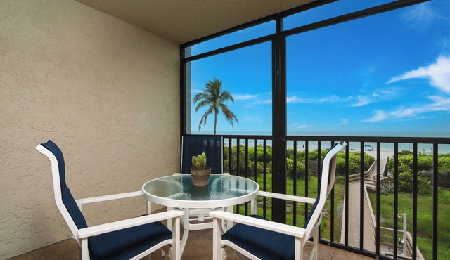 Carefree Beachfront Sanibel Rental - Compass Point 152