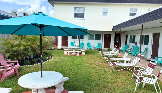 🍹Carousel Suites #4 – Your Beachside Escape in Redington Shores! 🏖️