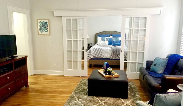 Casablanca of Hyde Park "Suite Athena" - Fully Furnished Apartment