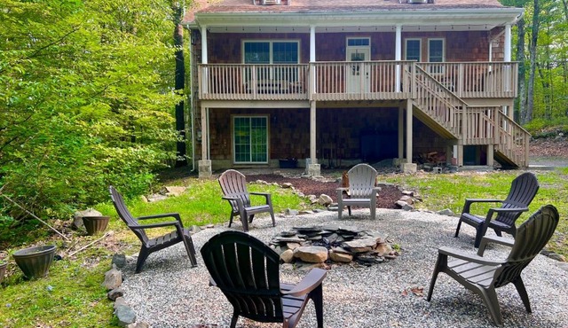 Catskill Cabin with Firepit & Indoor Jacuzzi Tub