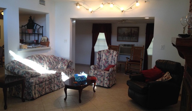 Cedar House Close to Beach, Attractions, Stetson Univ, Sky Dive Deland, fishing